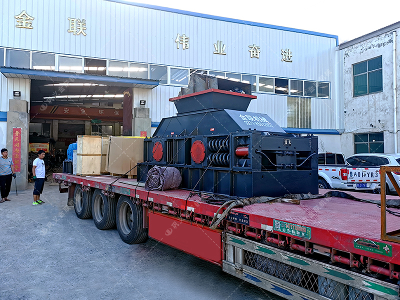 2PG1208型半自動液壓對輥破碎機發(fā)貨圖片