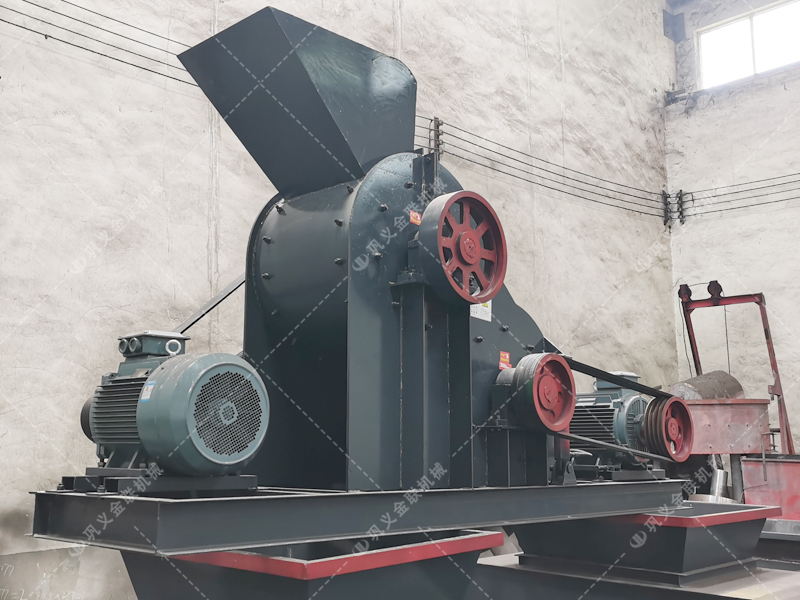 無(wú)篩底雙級(jí)破碎機(jī)設(shè)備發(fā)往甘肅