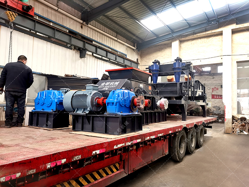 1200x800大型對輥破碎機發(fā)貨圖片