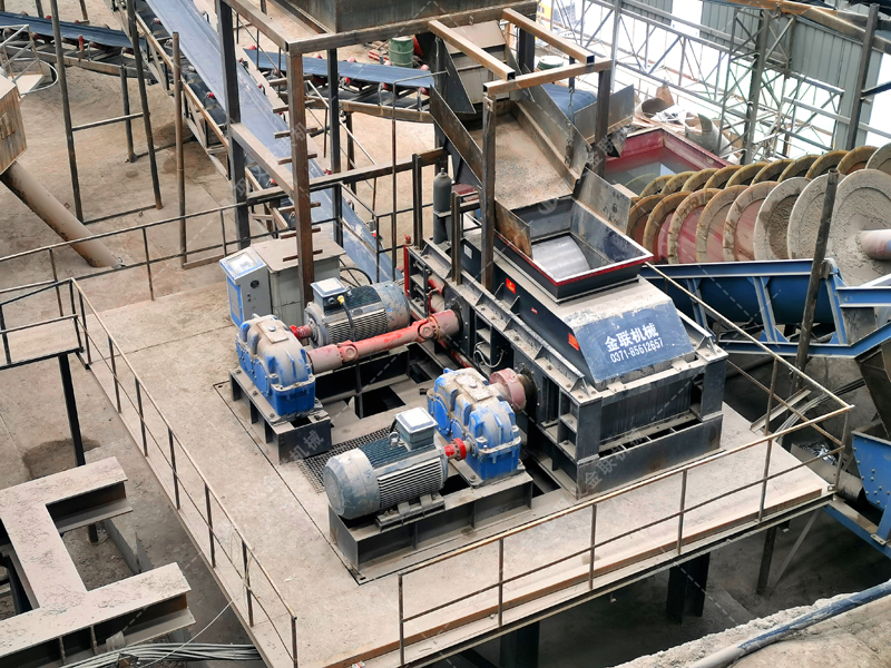 液壓對輥破碎機在石料場中的應(yīng)用和特點是什么？