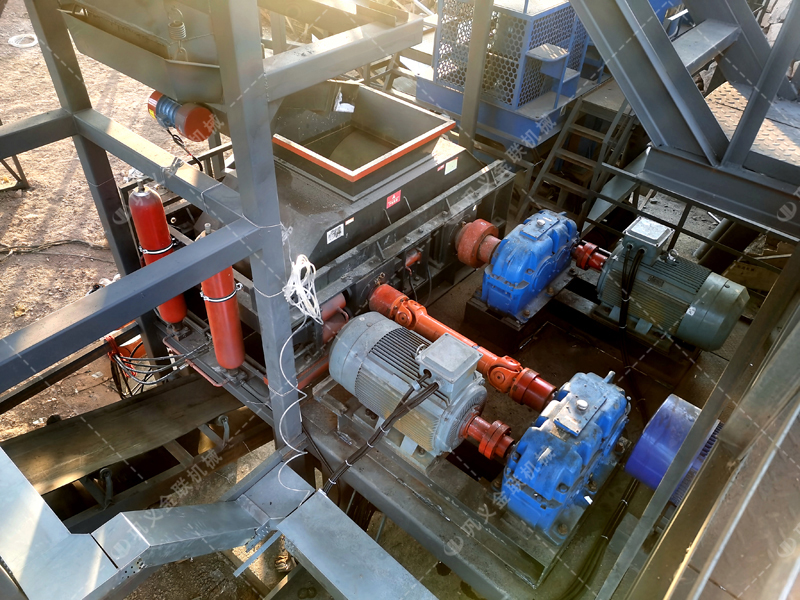 面對紅磚、砂漿等建筑廢料，對輥制砂機為何能“對癥下藥”？