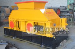 大型對輥式石英石制砂機發往新疆